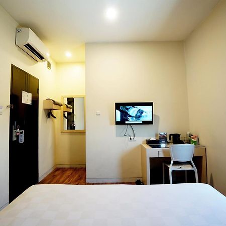 Hotel 88 Mangga Besar Raya 120 Jakarta By Wh Eksteriør billede