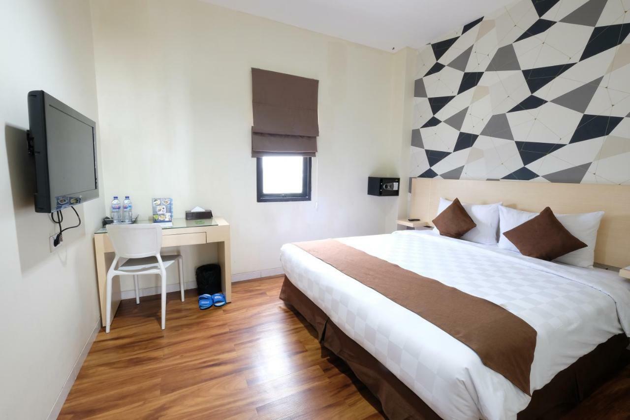 Hotel 88 Mangga Besar Raya 120 Jakarta By Wh Eksteriør billede