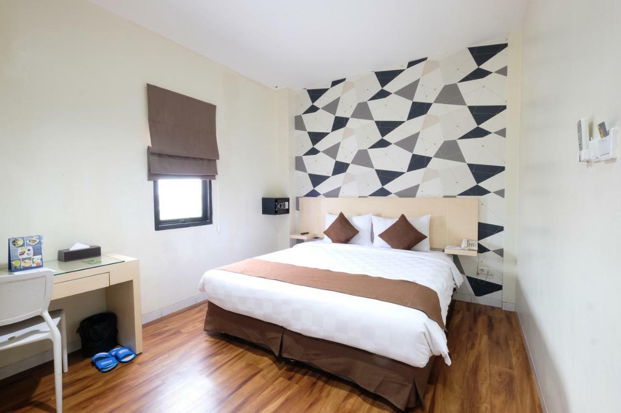 Hotel 88 Mangga Besar Raya 120 Jakarta By Wh Eksteriør billede