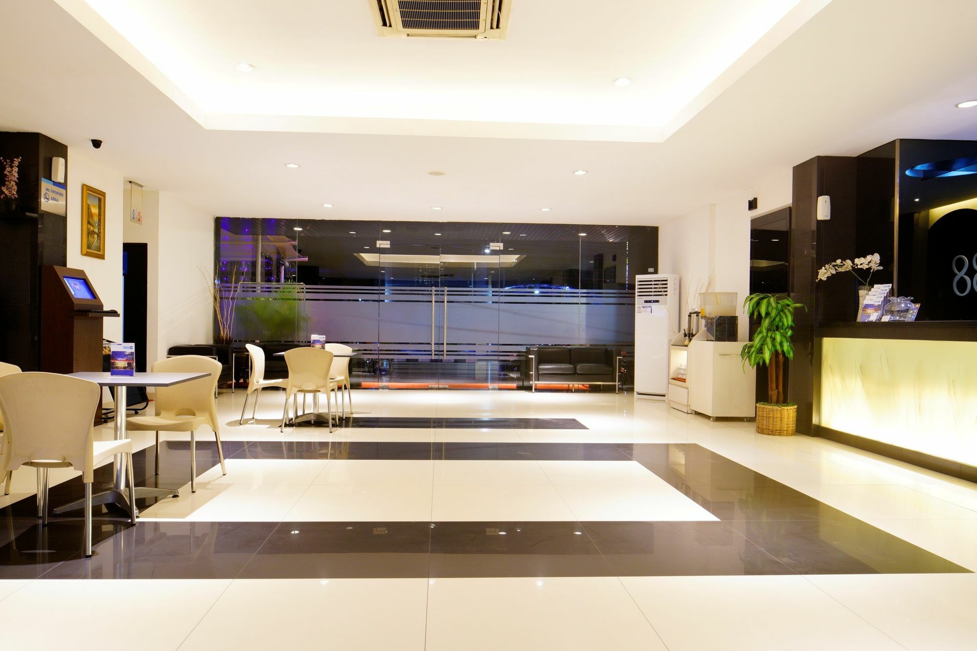 Hotel 88 Mangga Besar Raya 120 Jakarta By Wh Eksteriør billede
